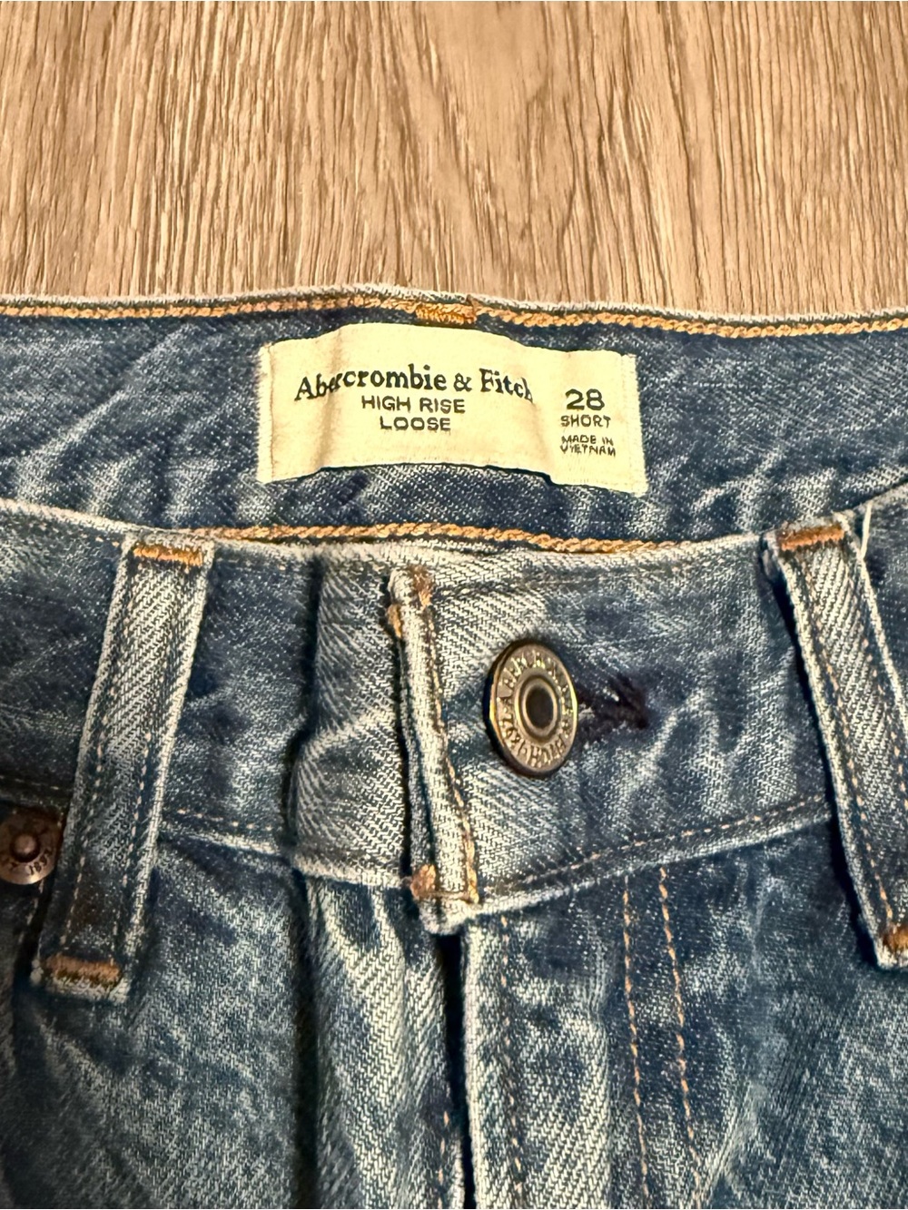 Abercrombie & Fitch High Rise Loose Jean - Picture 5 of 8